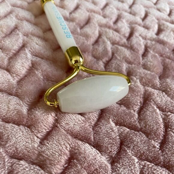 Rescue Skin Gold-Tone Jade Roller - Picture 7 of 9